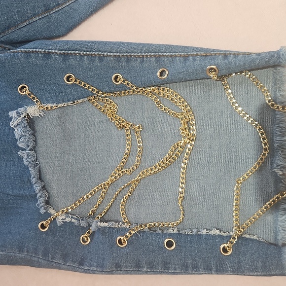 DISTRESSED DENIM SHORTS - Picture 3 of 5